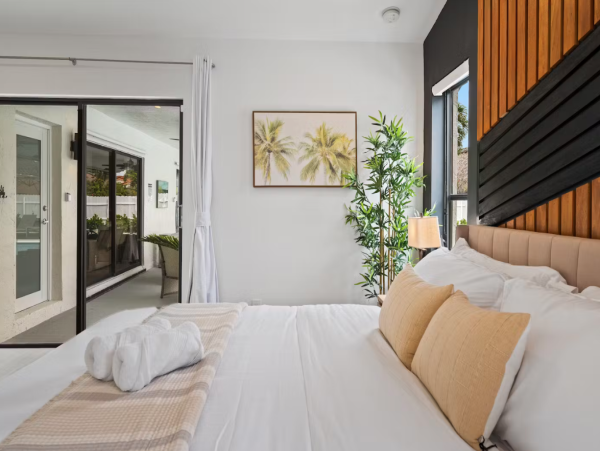 Luxury Miami Vacation Rental 3 Bedroom - Private Pool Oasis, Game Room & Family Friendly